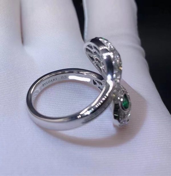 Nhẫn BVLGARI Serpenti Seduttori Rắn 2 Đầu Kim Cương & Ngọc Lục Bảo vàng trắng 18K