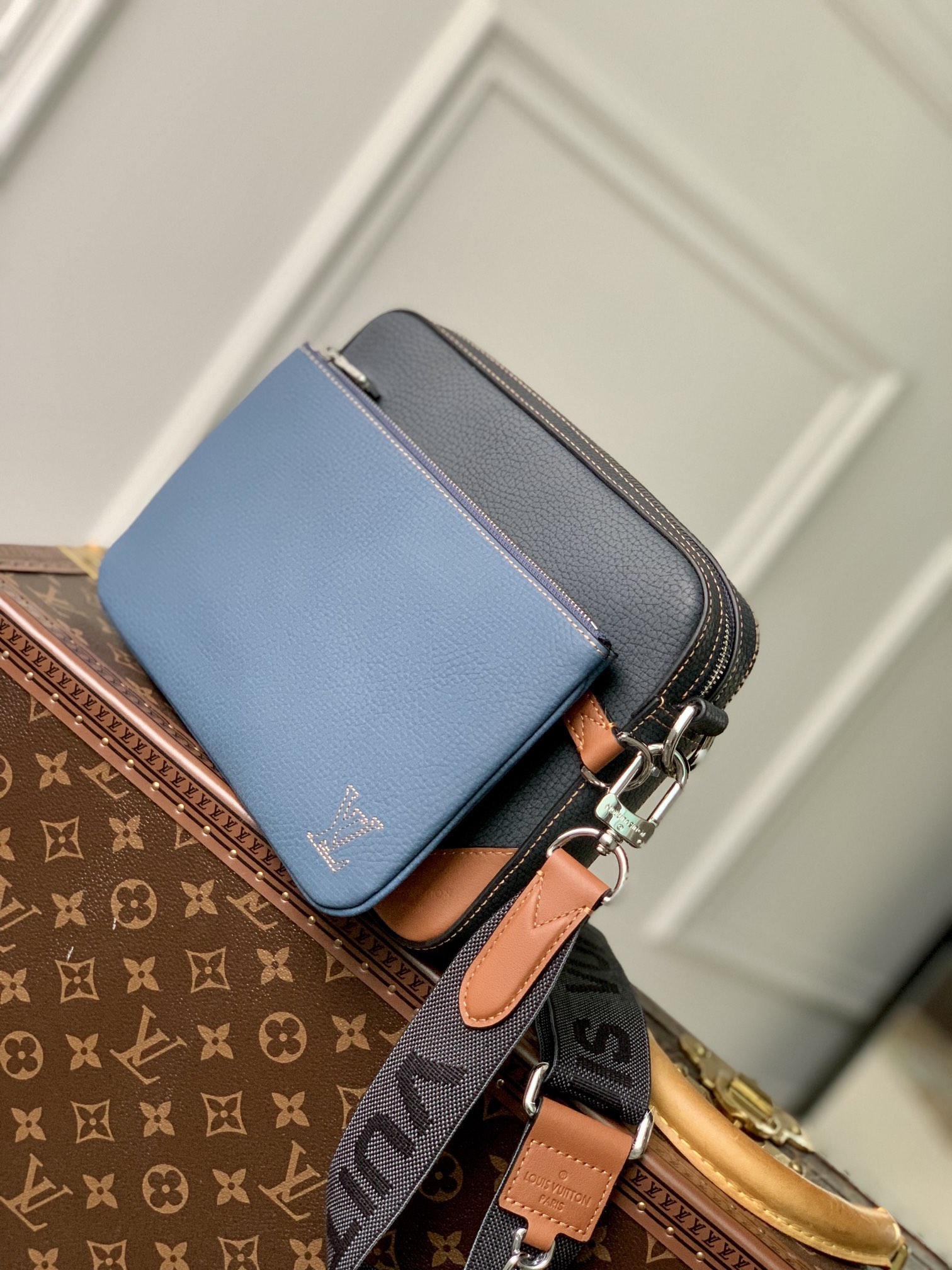 TÚI LOUIS VUITTON TRIO TAURILLON Messenger Bag