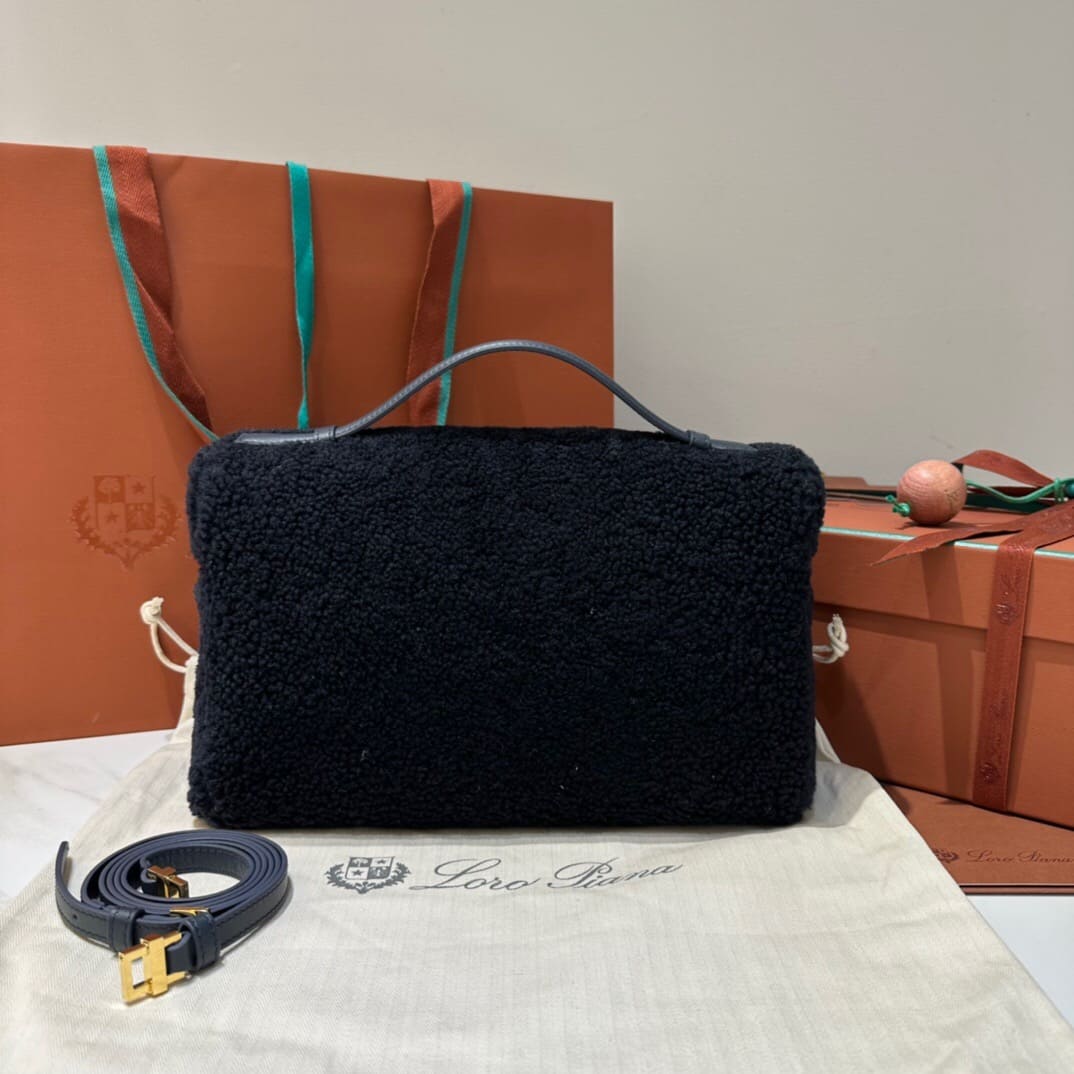TÚI Loro Piana Women Extra Pocket L27 in Lamb Fur Black lông cừu