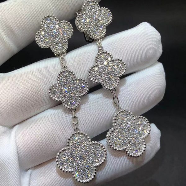 Bông tai Van Cleef & Arpels Magic Alhambra 3 Motif kim cương vàng trắng 18K