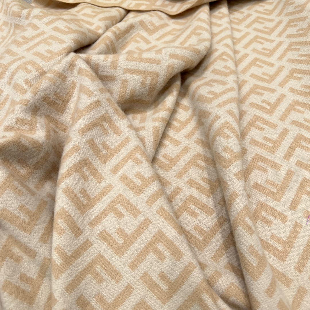 KHĂN FENDI Double F travel blanket scarf
