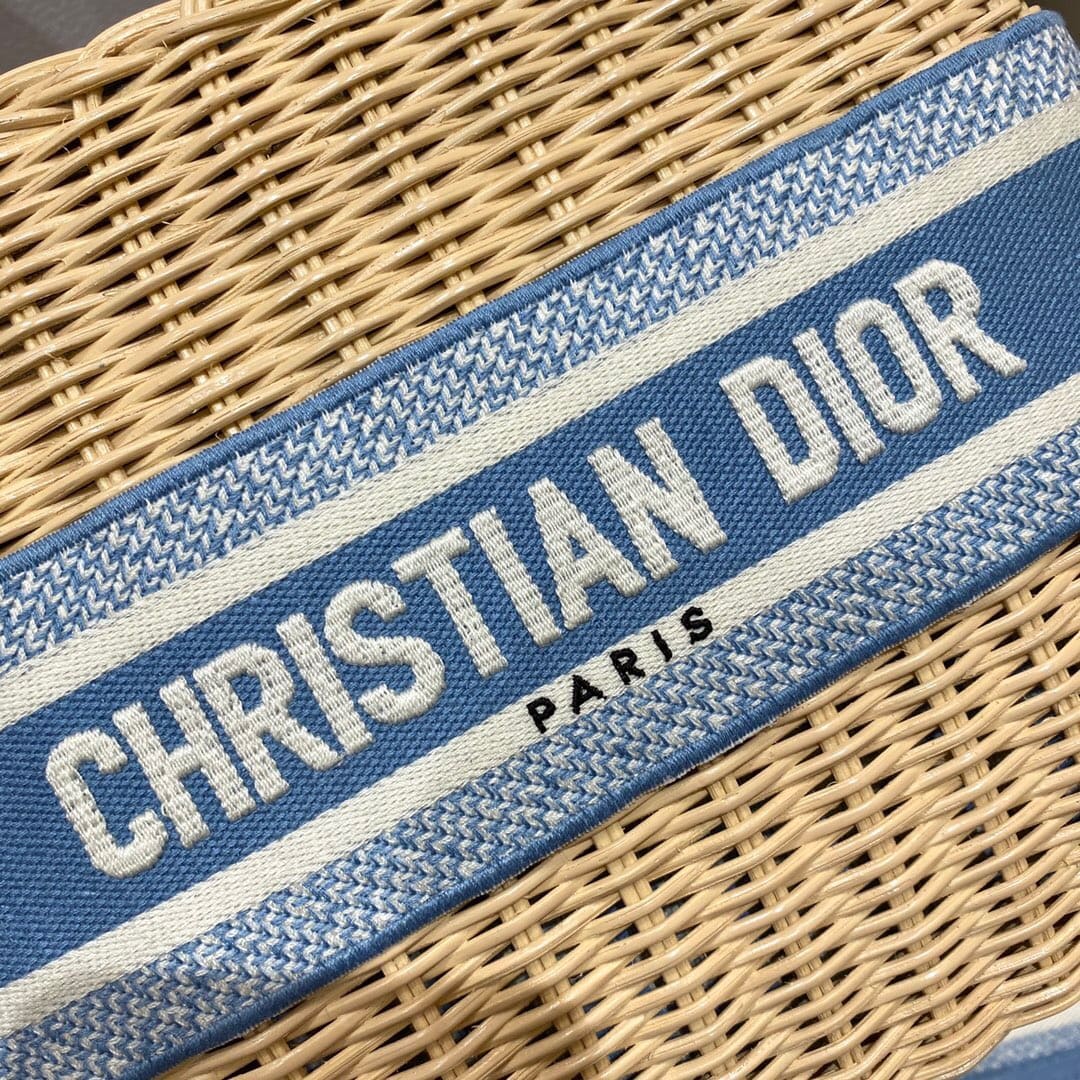 TÚI Dior Women Medium Lady Dior Bag Natural Wicker and Blue Dior Oblique Jacquard