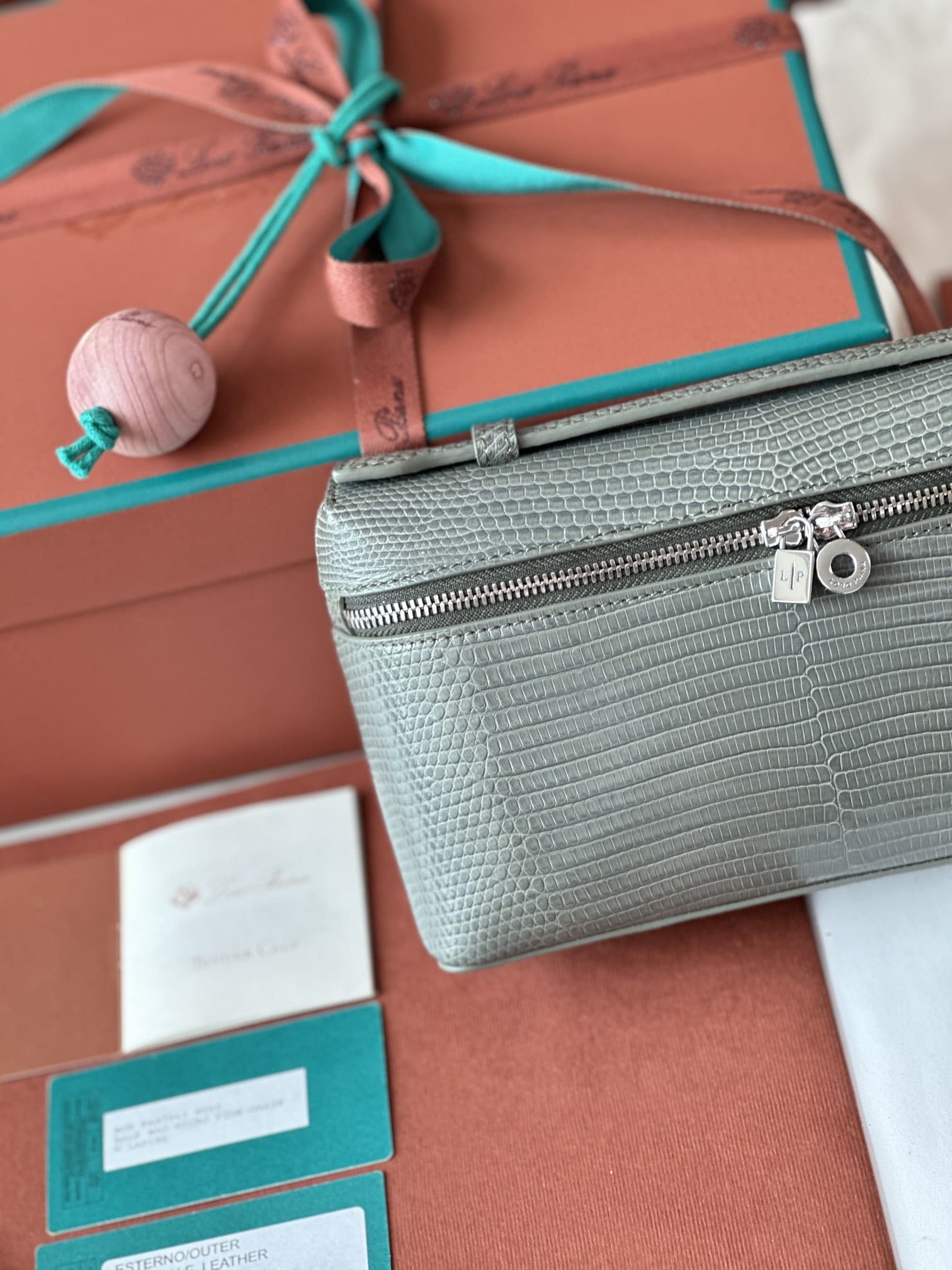 TÚI Loro Piana Women Extra bằng da thằn lằn(Liên hệ để được giá tốt nhất)