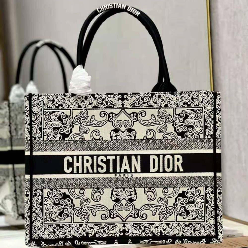 TÚI Christian Dior Book Tote White and Black Dior Bandana Embroidery