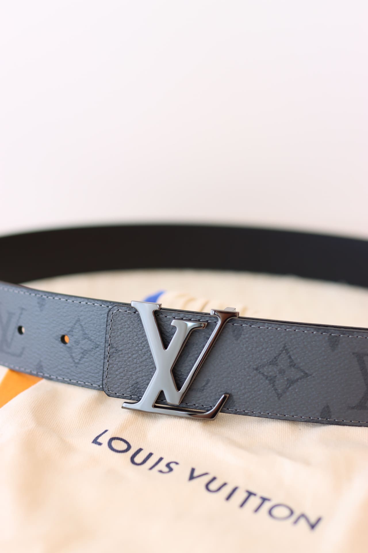 DÂY LƯNG LOUIS VUITTON LV GRAY MONOGRAM Khóa đen bóng