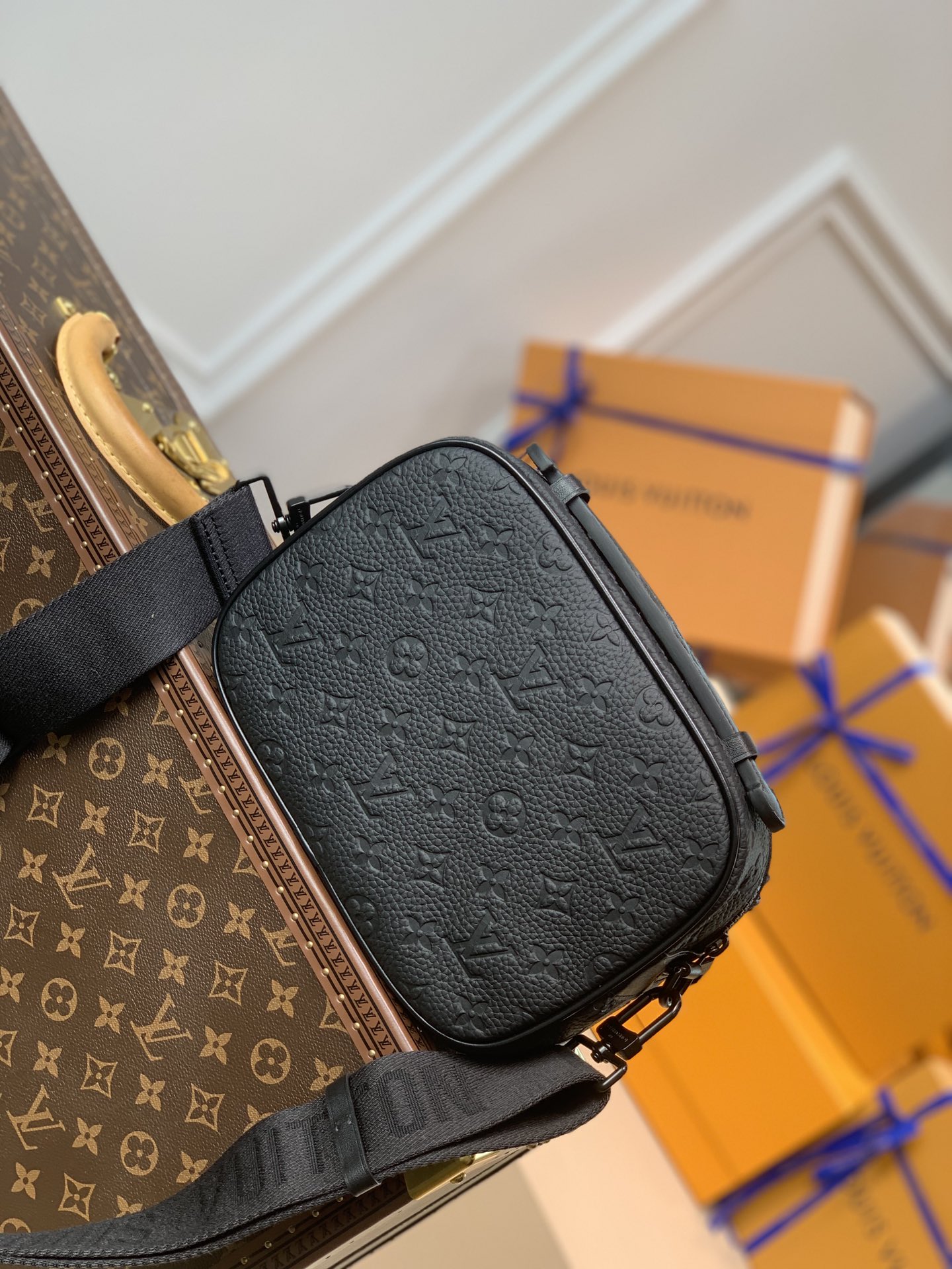 TÚI LOUIS VUITTON S Lock Monogram Georges Vuitton Messenger Bag