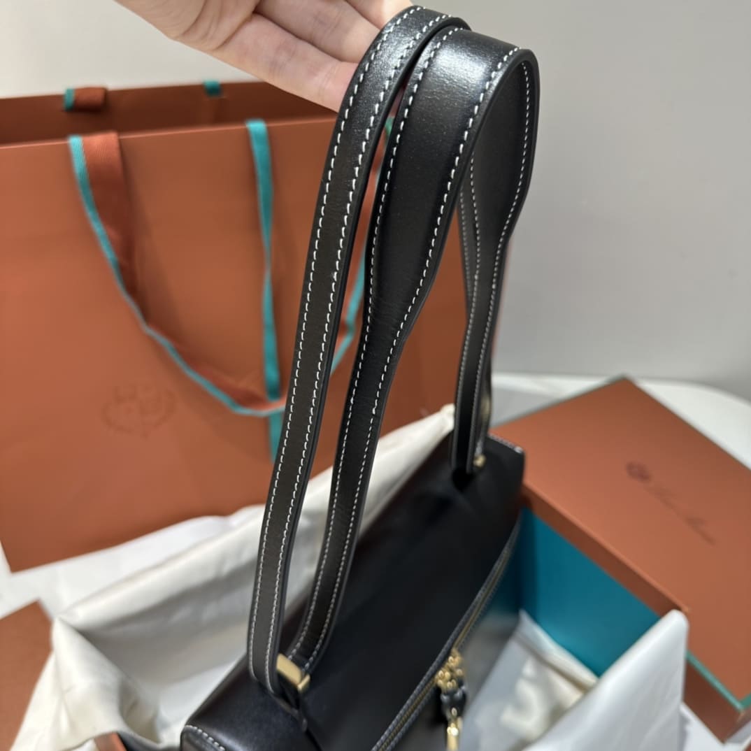 TÚI Loro Piana Women Extra bằng da bê màu đen