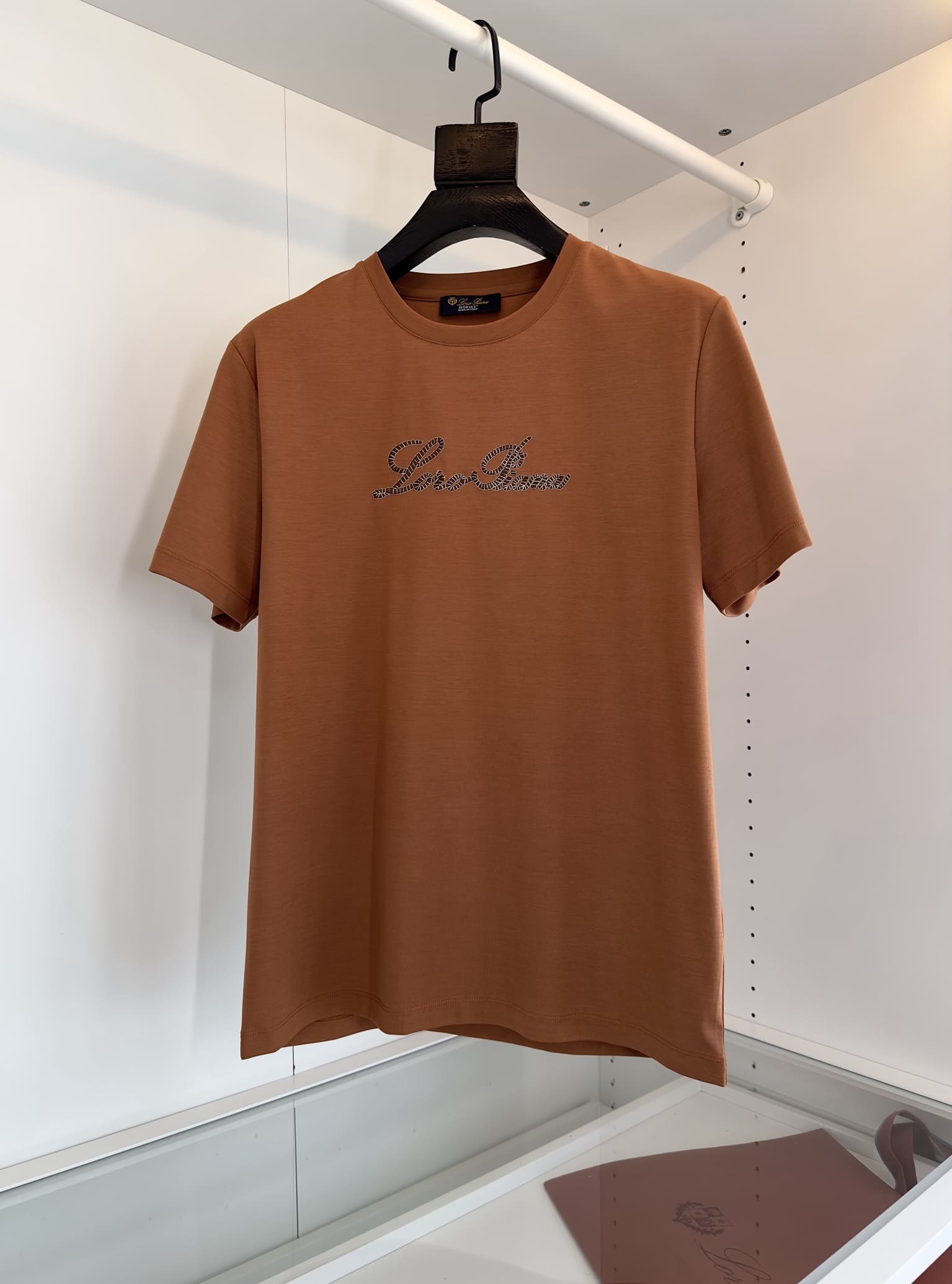 ÁO LORO PIANA LOGO BROWN T SHIRT