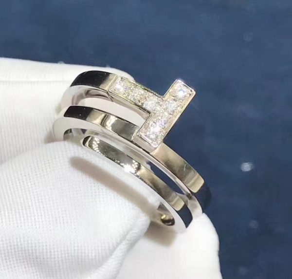 Nhẫn Tiffany & Co T vuông vàng trắng 18K