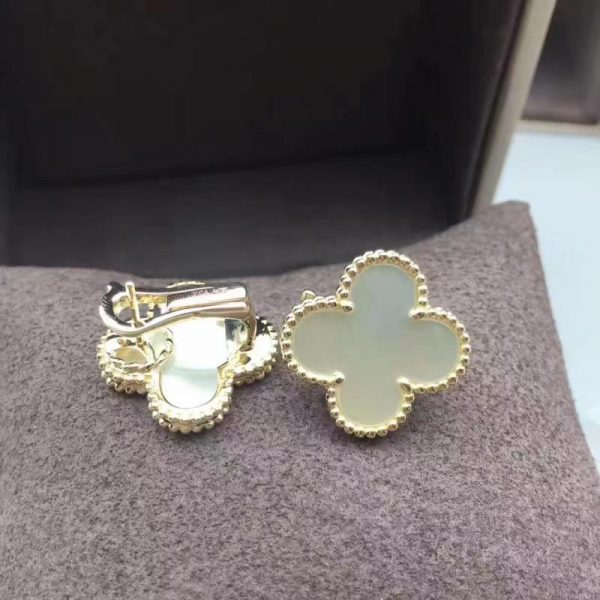 Bông tai Van Cleef & Arpels M.O.P Alhambra xà cừ vàng hồng 18K