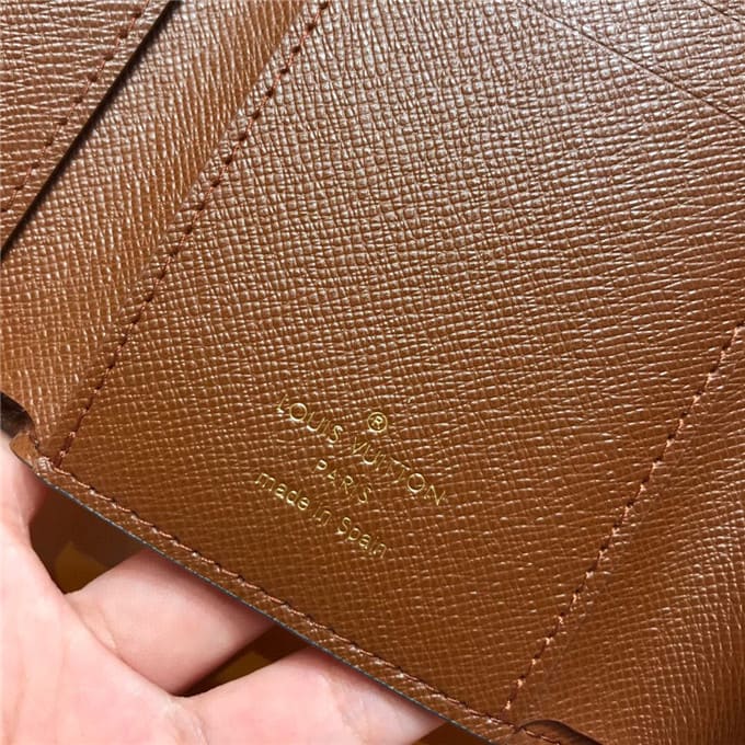 VÍ LOUIS VUITTON Victorine Leather wallet