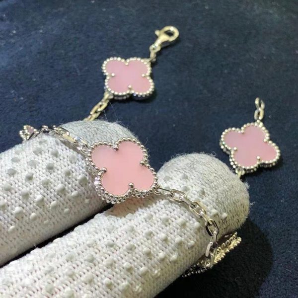 Vòng tay Van Cleef & Arpels Vintage Alhambra Pink Opal 5 motifs vàng trắng 18K