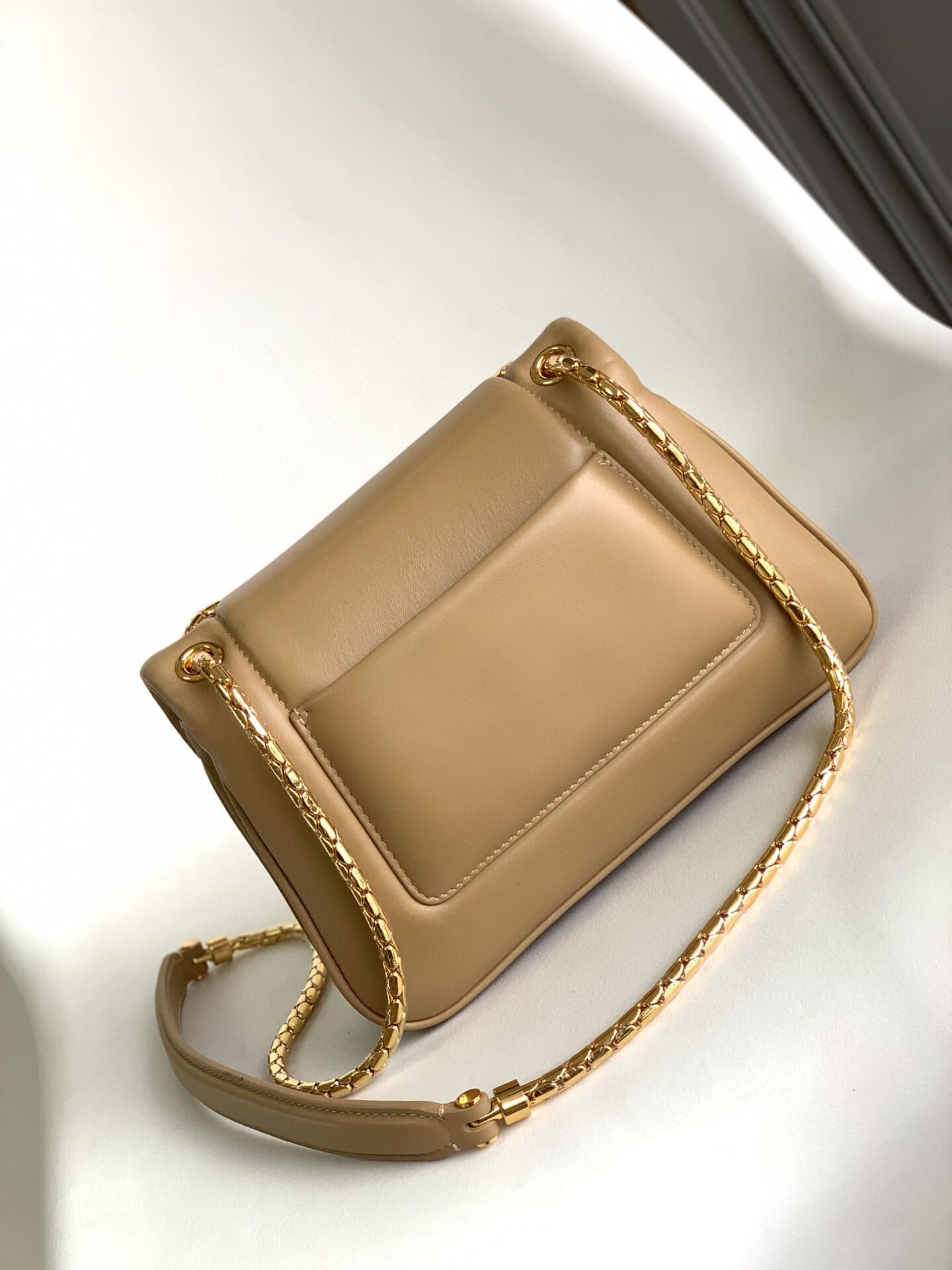 TÚI BVLGARI SERPENTI CALFSKIN CREAM