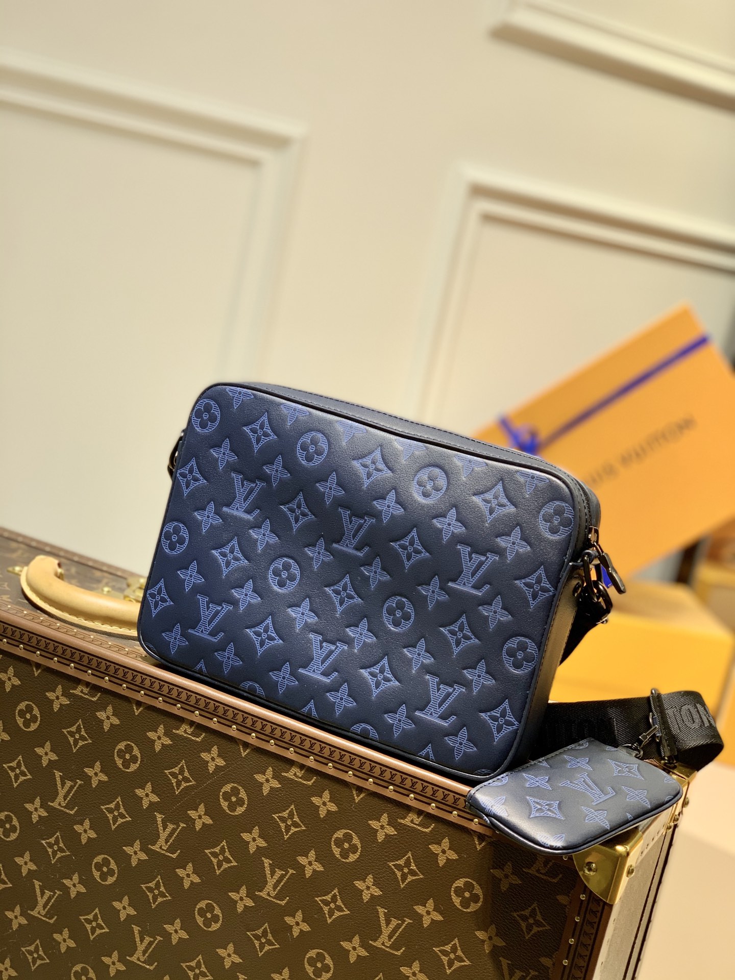 TÚI LOUIS VUITTON Duo Monogram Shadow Messenger Bag