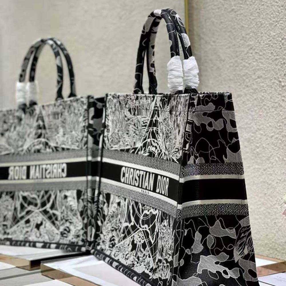 TÚI Dior Book Tote Black and White Dior Around the World Embroidery