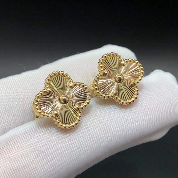 Bông tai Van Cleef & Arpels Vintage Alhambra Guilloché vàng vàng 18K