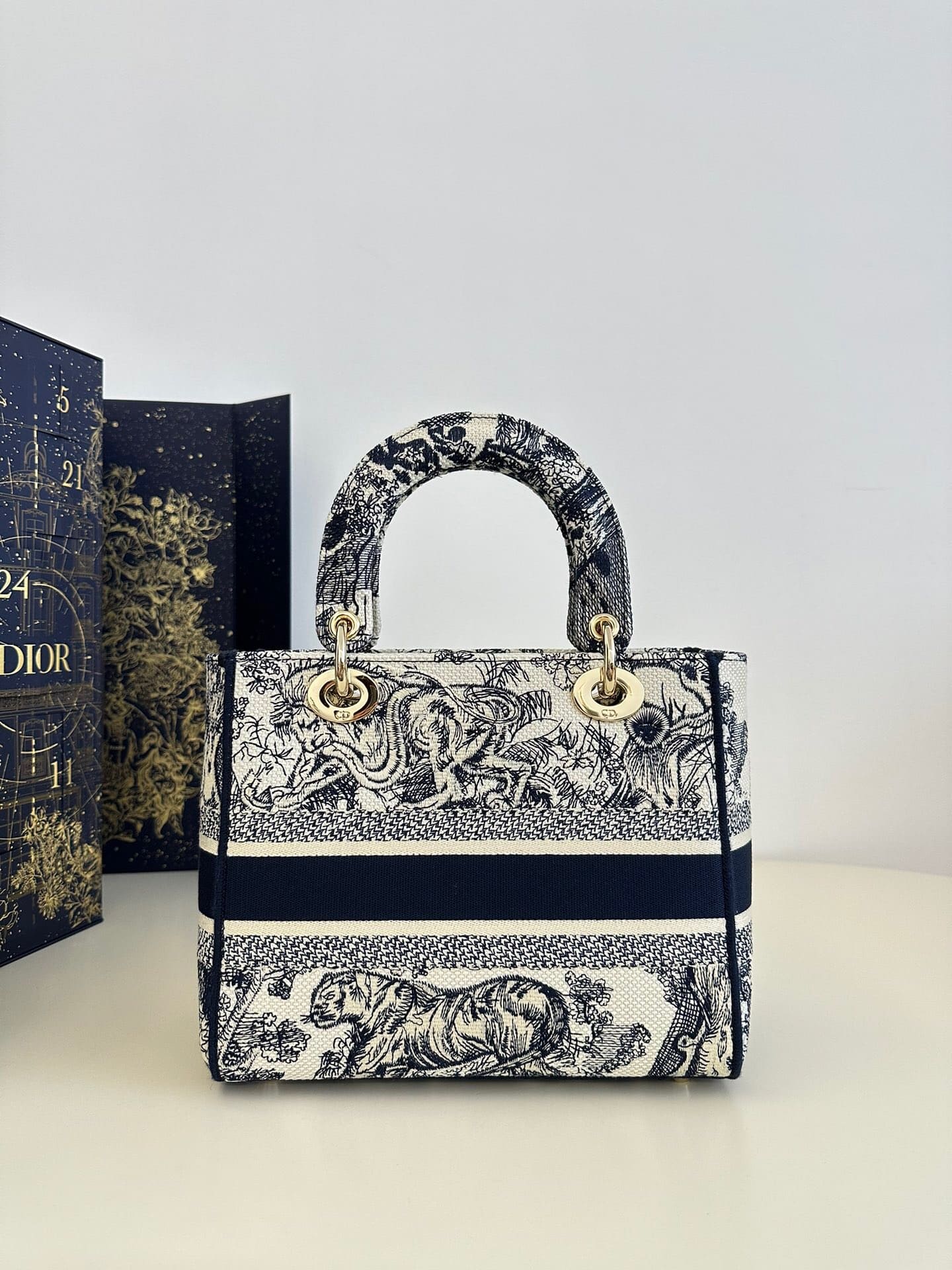 TÚI CHRISTIAN DIOR Lady D-lite Bag Blue Toile de Jouy Reverse Embroidery