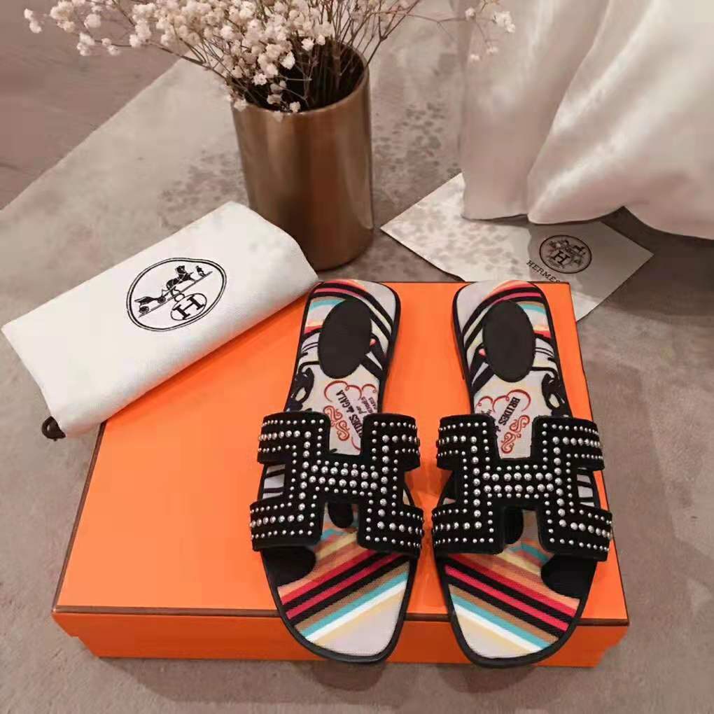 GIÀY Hermes Women Oran Sandal n Suede Goatskin with Palladium Plated Studs and Iconic H Cut-Out-Black SS2022