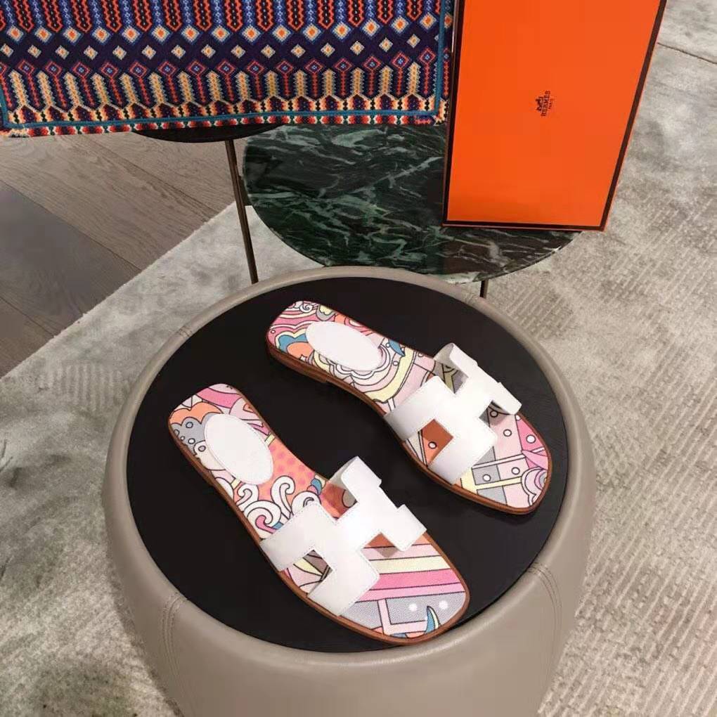 GIÀY Hermes Women Oran Sandal n Suede Goatskin with Palladium Plated Studs and Iconic H Cut-Out-Black SS2022