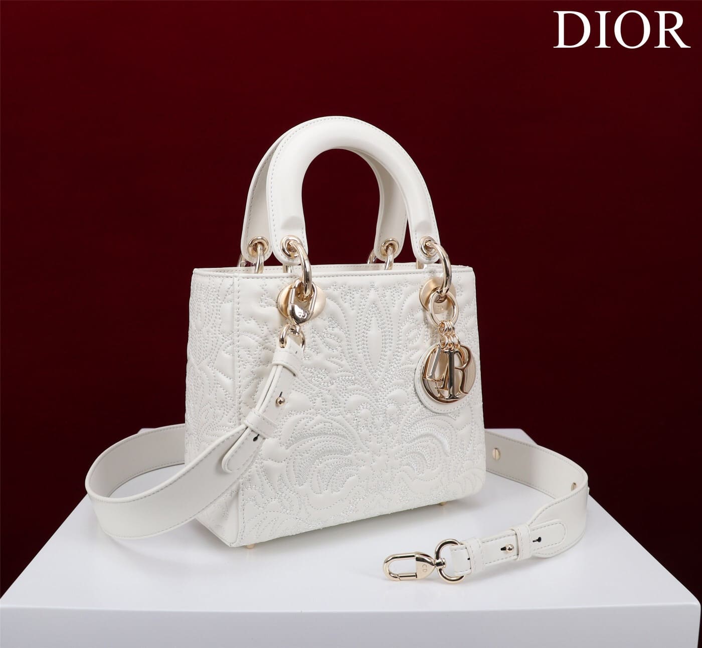 TÚI CHRISTIAN DIOR LADY DIOR Quilted-Effect Lambskin with Ornamental Motif White
