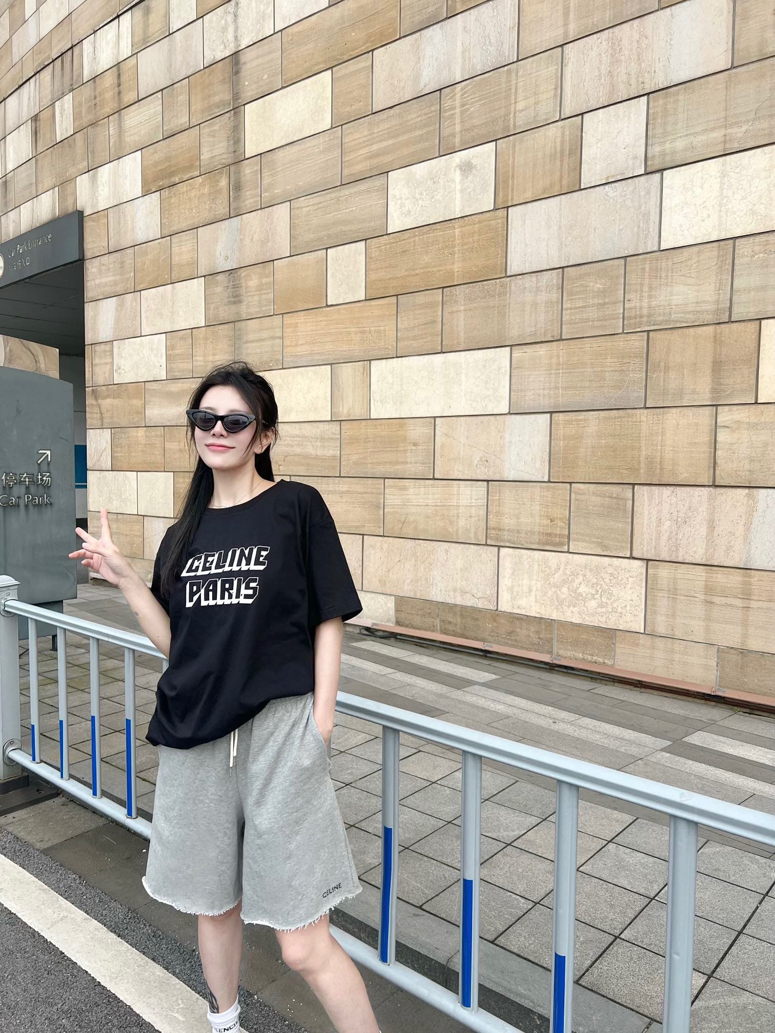 ÁO CELINE T SHIRT MÀU ĐEN UNISEX