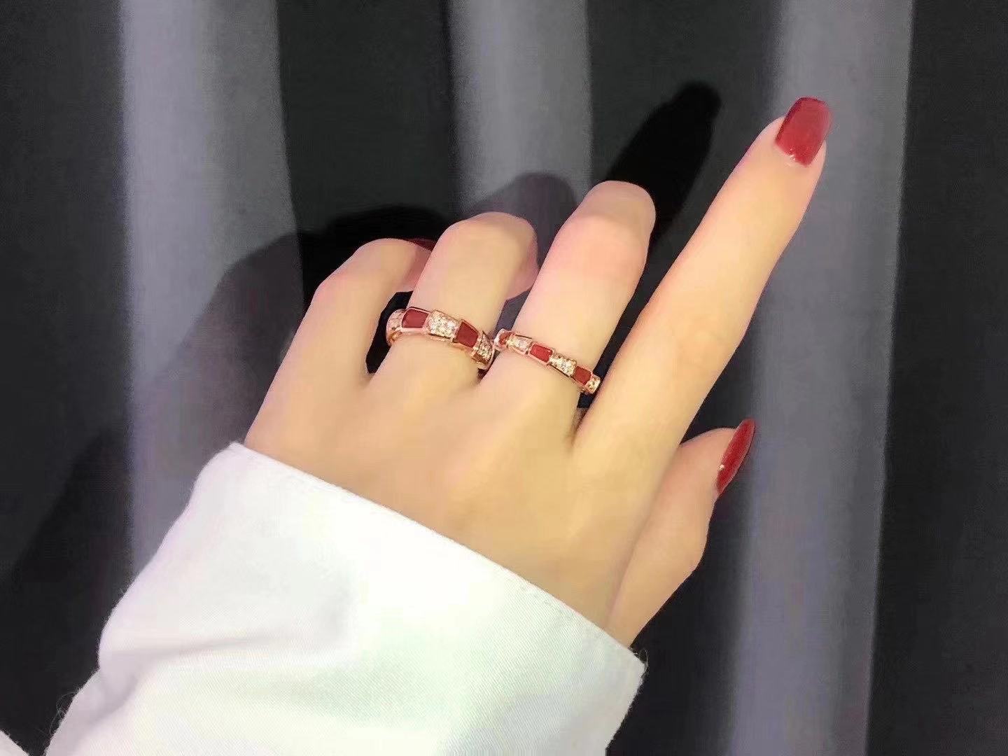 NHẪN BVLGARI Serpenti Viper 18K Rose Gold with Carnelian and Pavé Diamonds