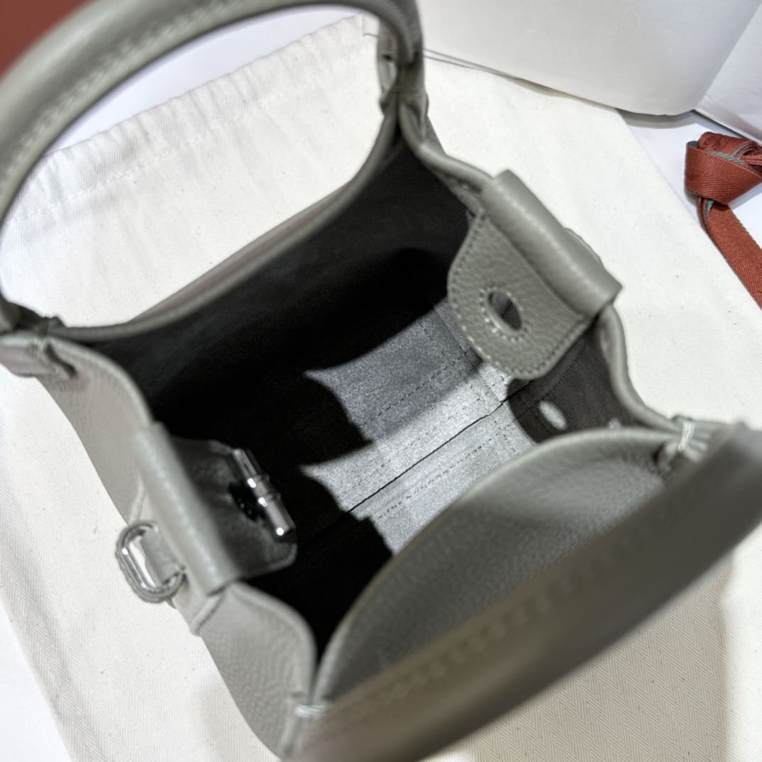 TÚI Loro Piana Bale Micro bằng da bê màu xám da voi