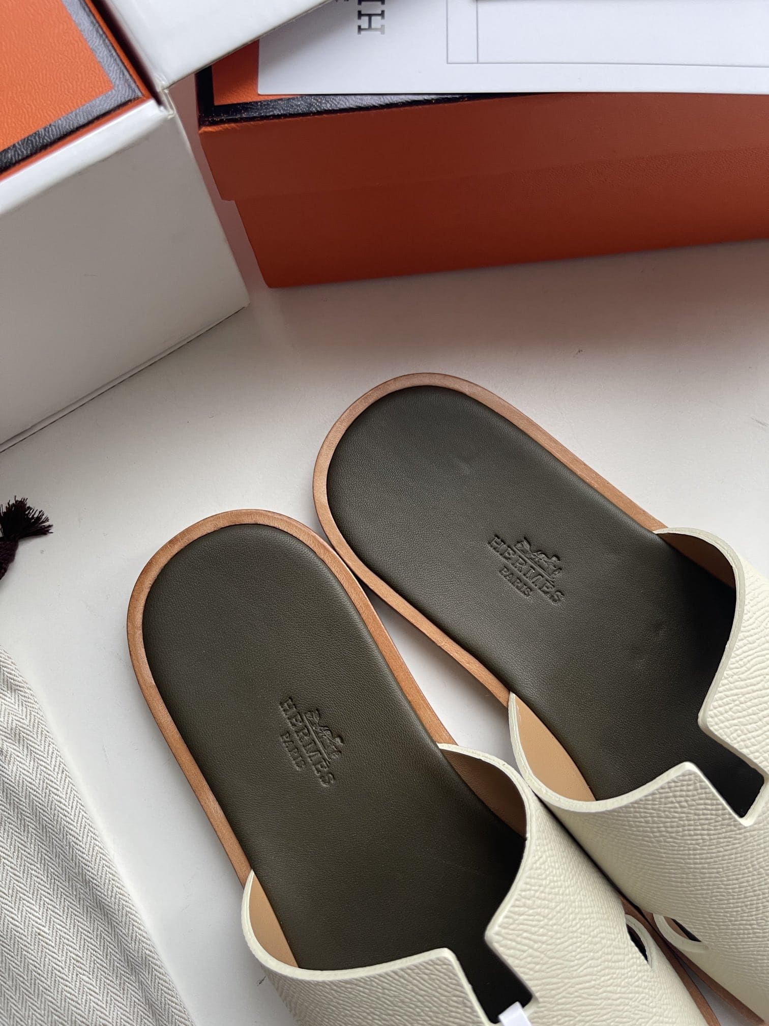 DÉP HERMES IZMIR WHITE H SANDAL AAA