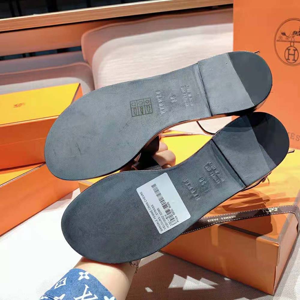GIÀY Hermes Women Santorini Sandal in Calfskin Leather-Black SS2022