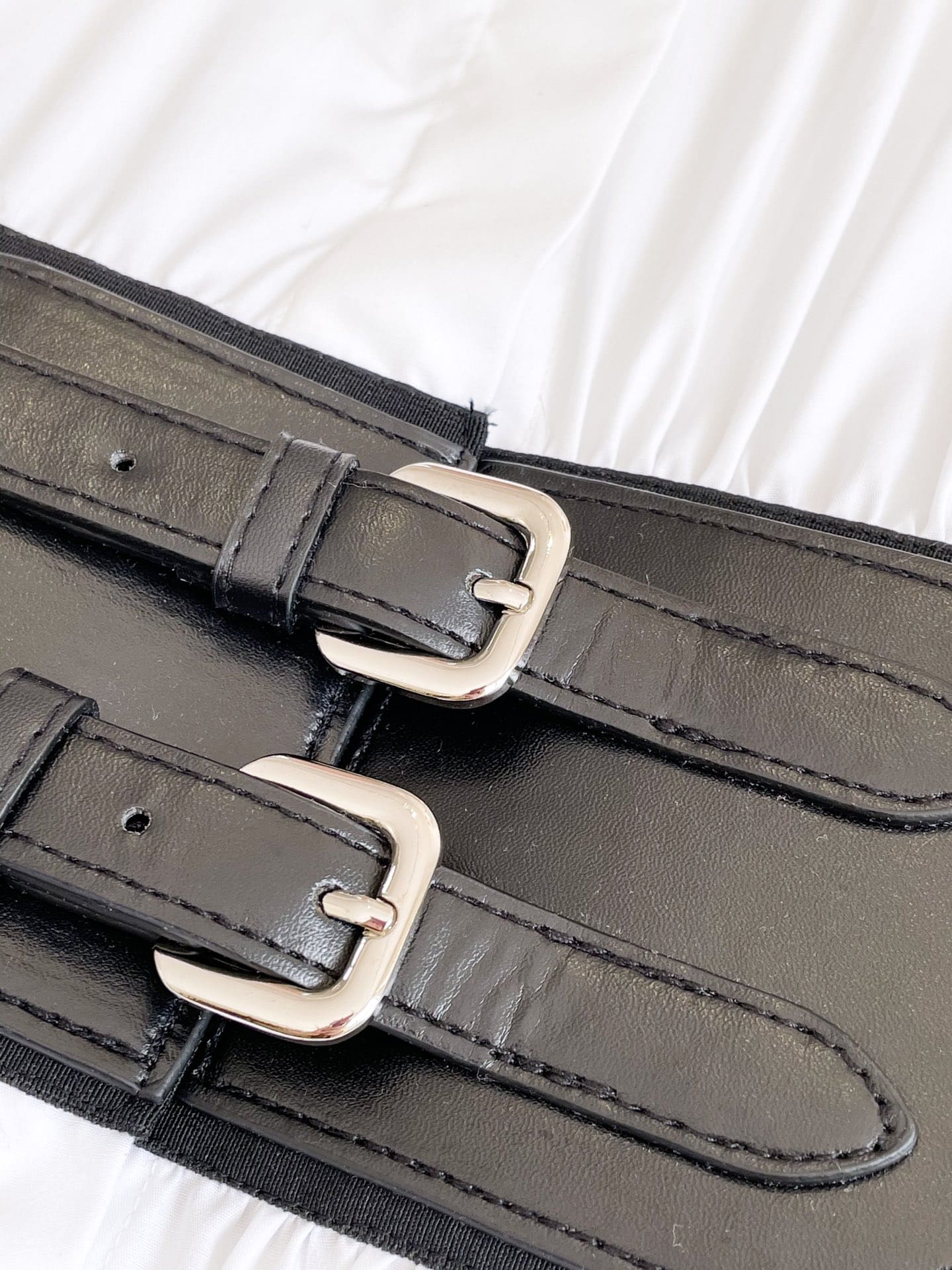 ĐẦM ALAIA WHITE WITH LEATHER BELTS High Classy