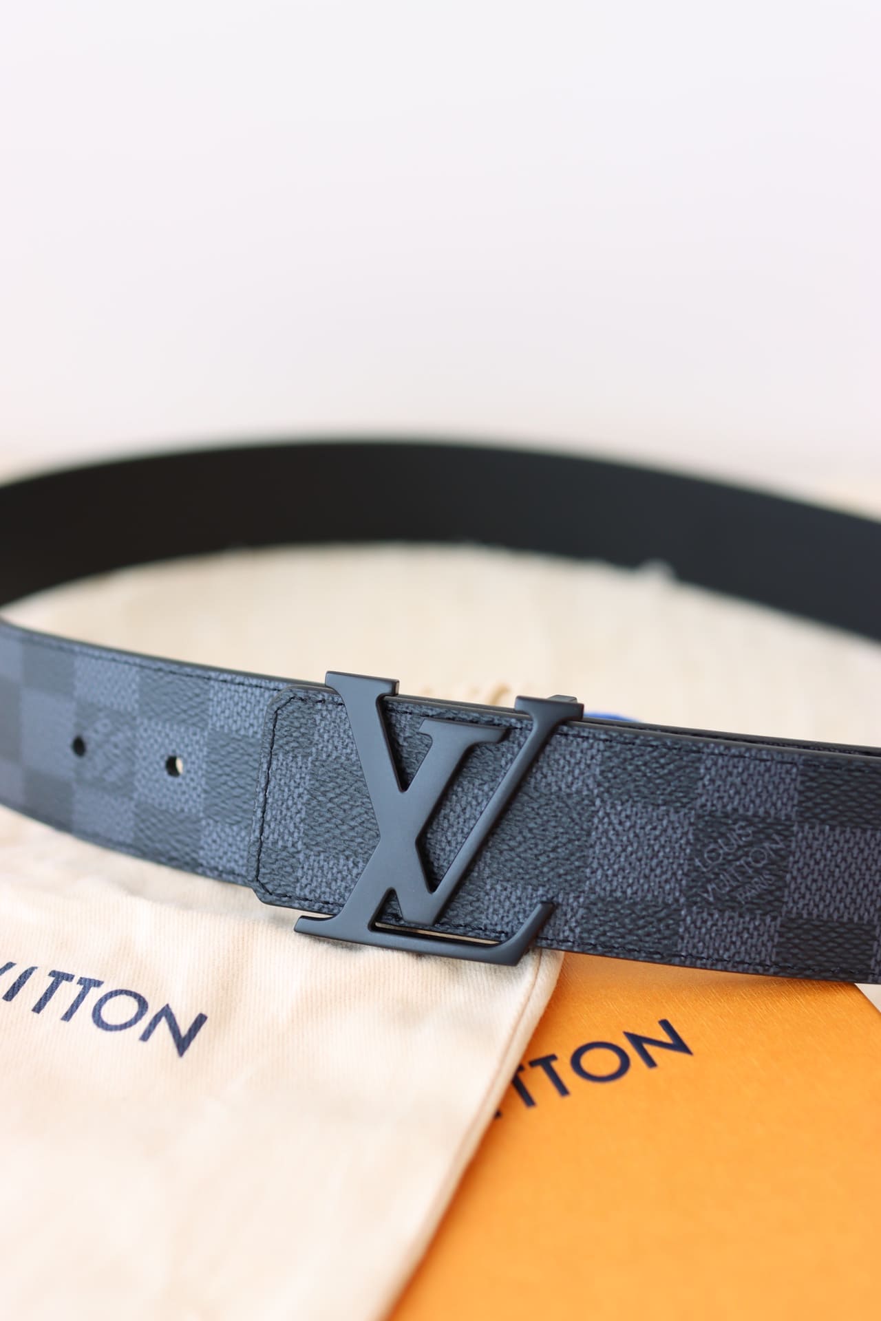 DÂY LƯNG LOUIS VUITTON SQUARE BLACK MONOGRAM Khóa đen
