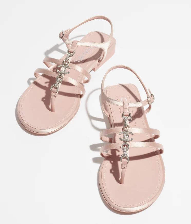 GIÀY SANDAL CHANEL LIGHT PINK SATIN STONES HỒNG NHẠT GLITTER LOGO 15MM