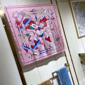 KHĂN Hermes Women Tatersale En Zigzag Scarf 45 in Silk Twill-Pink