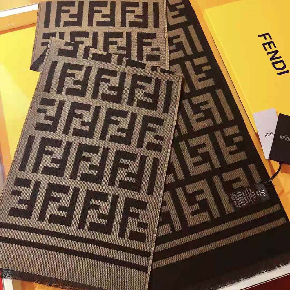 KHĂN Fendi Black Wool and Silk Scarf