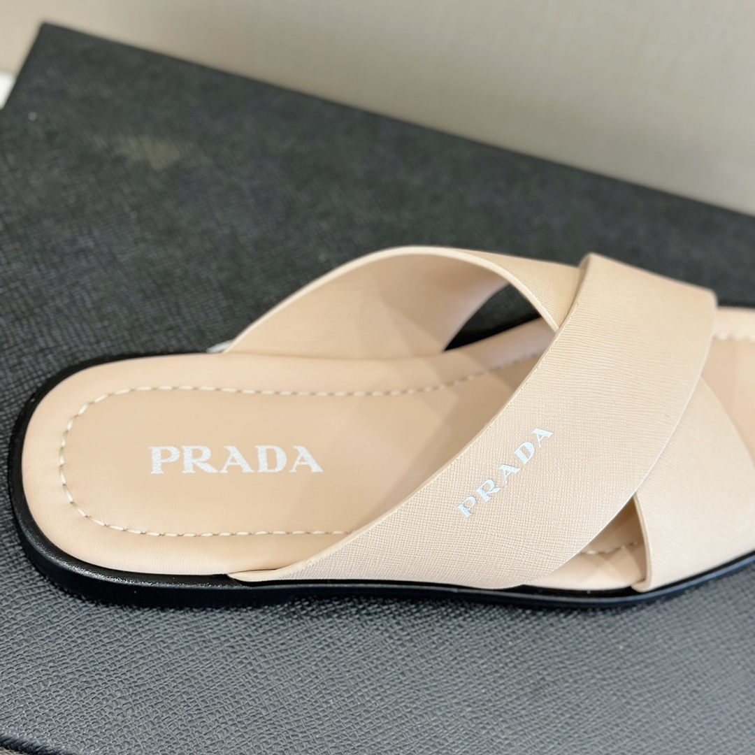 DÉP PRADA TRIANGLE SLIPPER