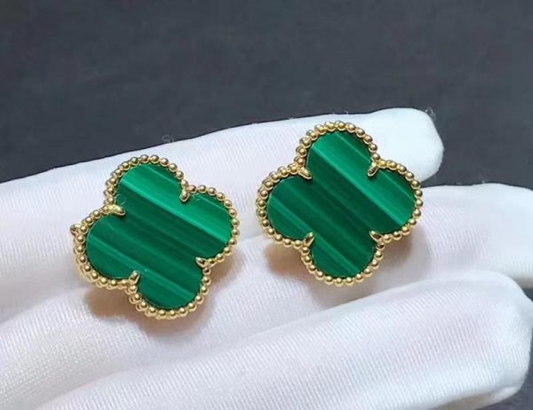 Bông tai Van Cleef & Arpels Magic Alhambra Malachite vàng hồng 18K