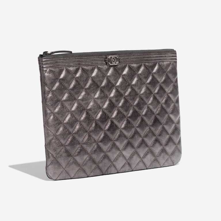 TÚI Chanel Boy Clutch Lamb Grey Metallic da cừu