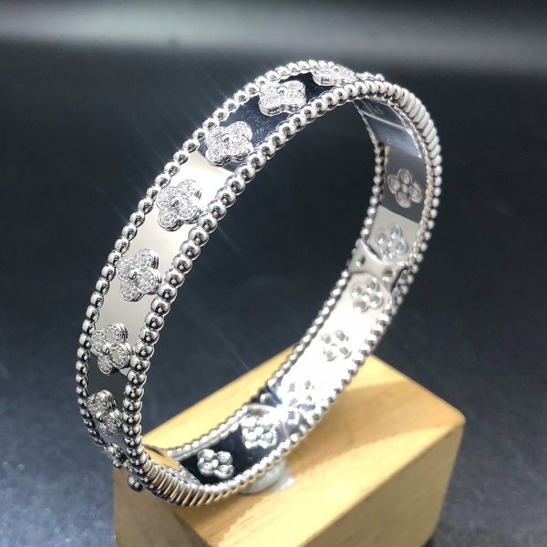 Vòng tay Van Cleef & Arpels Perlee Clovers Kim cương vàng trắng 18K