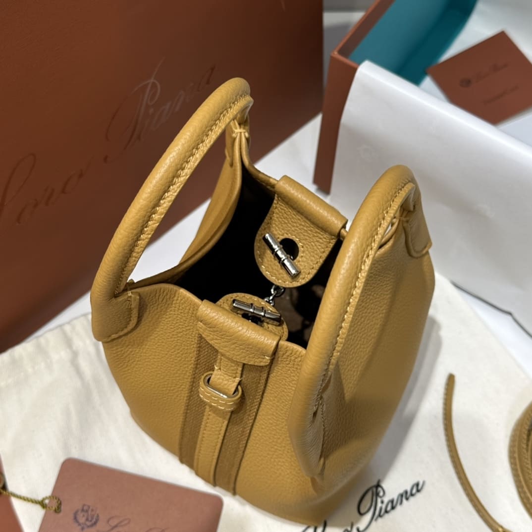 TÚI Loro Piana Bale Micro bằng da bê màu nâu