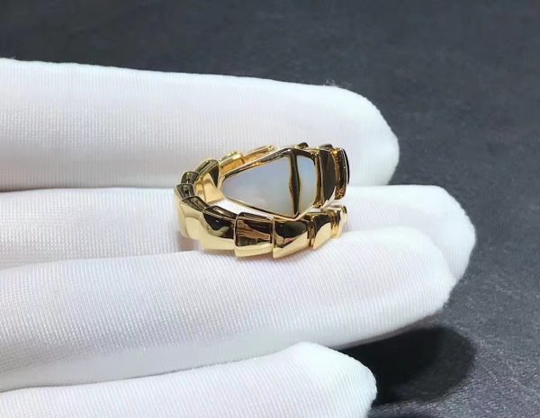 Nhẫn BVLGARI Serpenti Viper Xà Cừ Ngọc Trai vàng vàng 18K