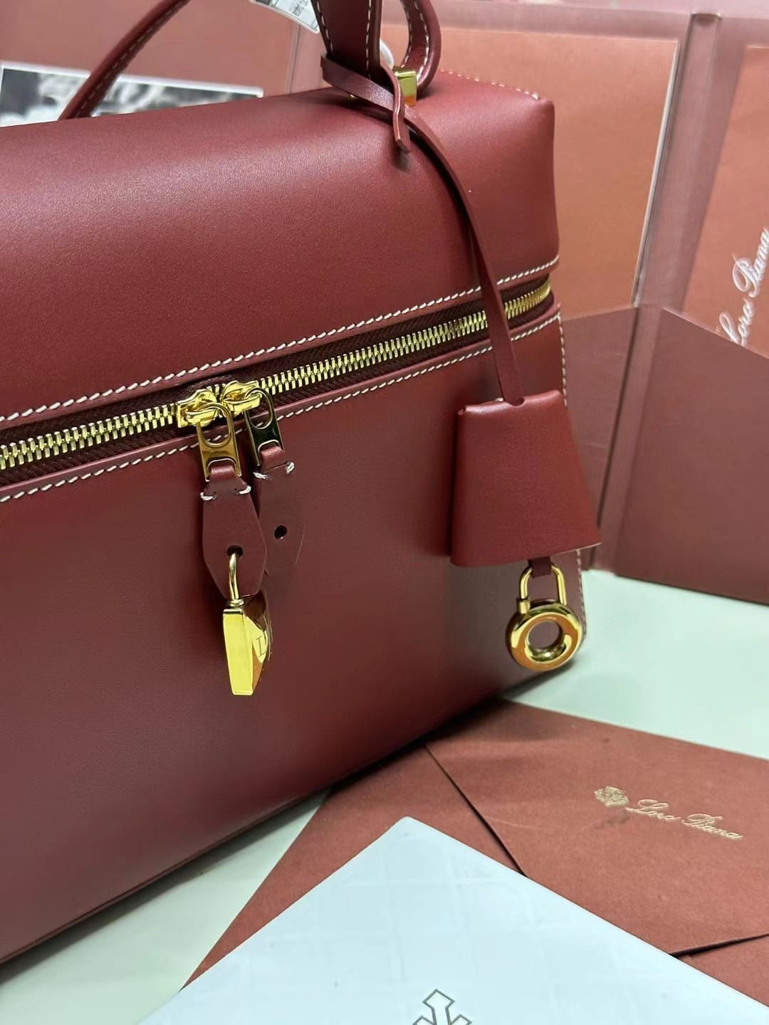 TÚI Loro Piana Women Extra Pocket L27 in Sheepskin Leather Bordeaux