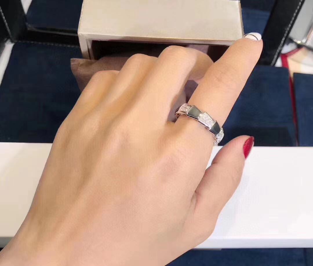 NHẪN BVLGARI Serpenti 18K White Gold Gray Mother-of-pearl and Pavé Diamonds