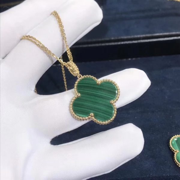 Vòng cổ Van Cleef & Arpels Alhambra Malachite vàng hồng 18K