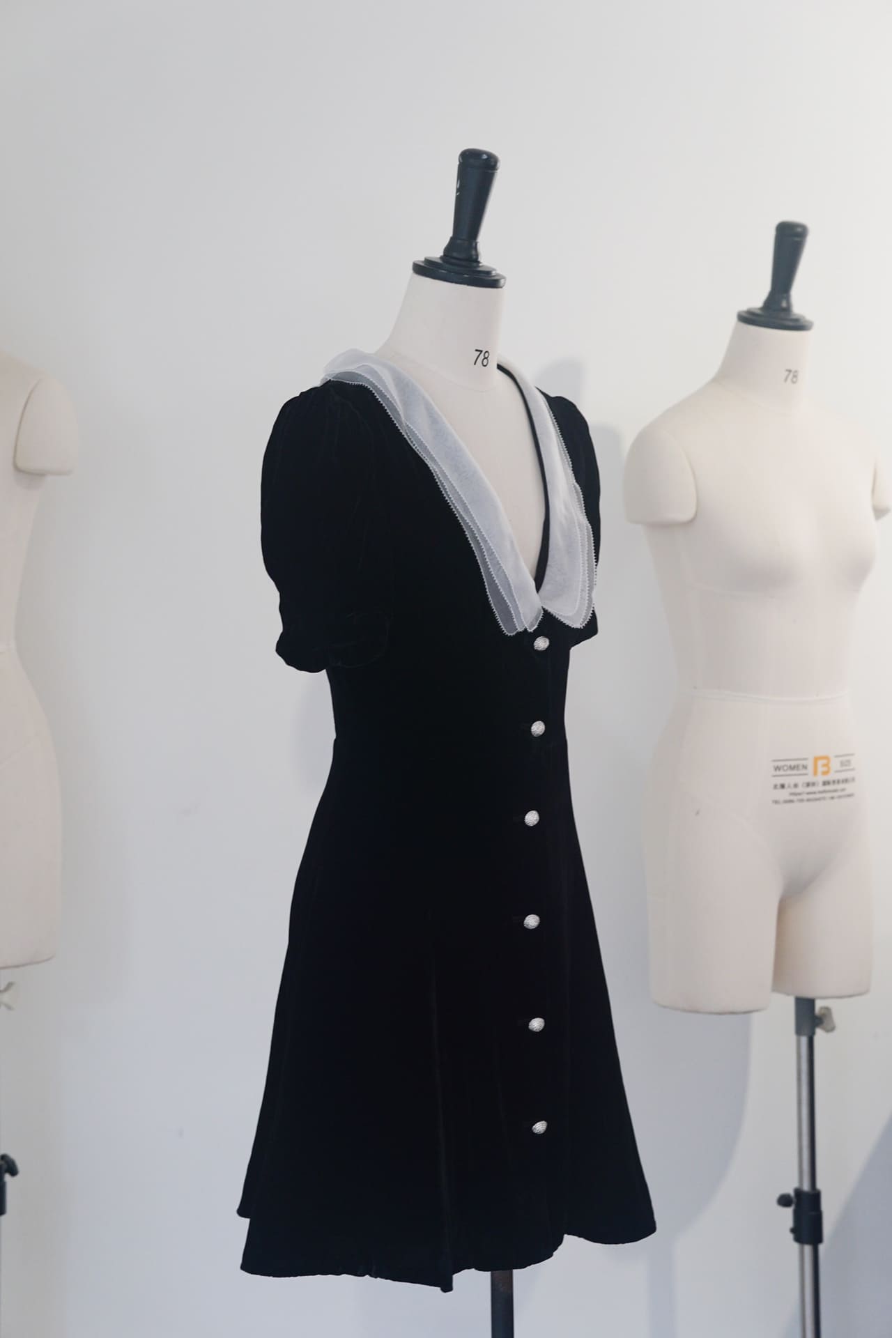 ĐẦM MIU MIU BLACK VELVET MID DRESS High Classy