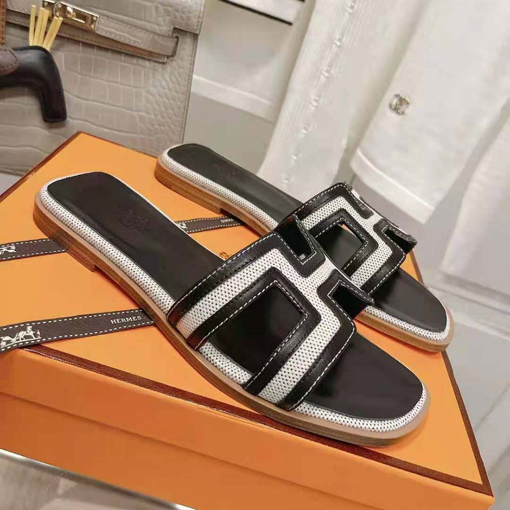 GIÀY Hermes Women Oran Sandal in Calfskin and H Canvas with Iconic H Cut-Out-Black SS2022