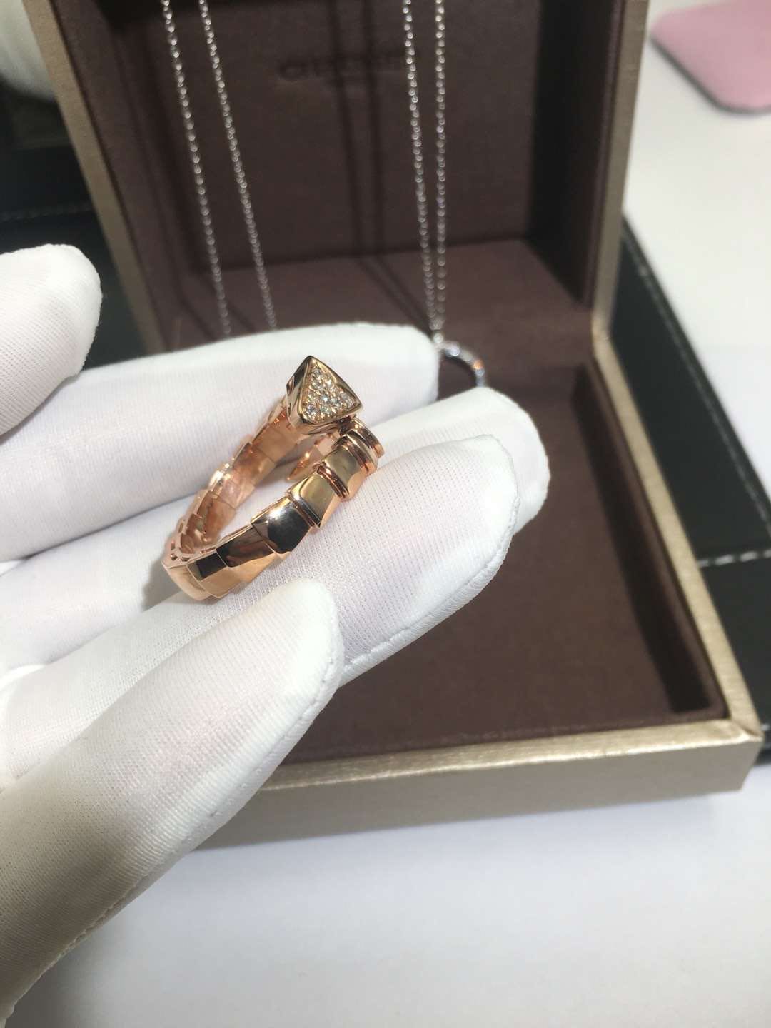 NHẪN BVLGARI Serpenti 18kt rose gold pavé diamonds