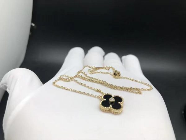 Vòng cổ Van Cleef & Arpels Onyx Alhambra Diamond vàng hồng 18K