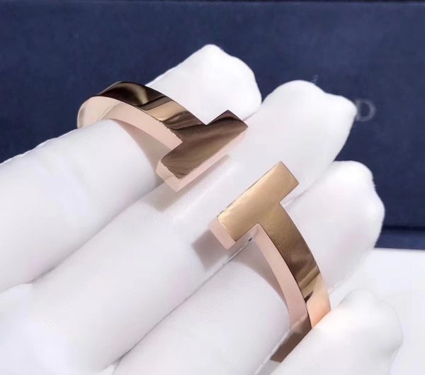 Vòng tay Tiffany & Co Tiffany T Square vàng hồng nguyên khối 18K
