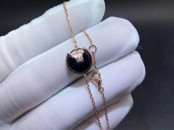Vòng tay Cartier Amulette de Cartier mặt dây Bùa hộ mệnh Diamond & Onyx vàng hồng 18K
