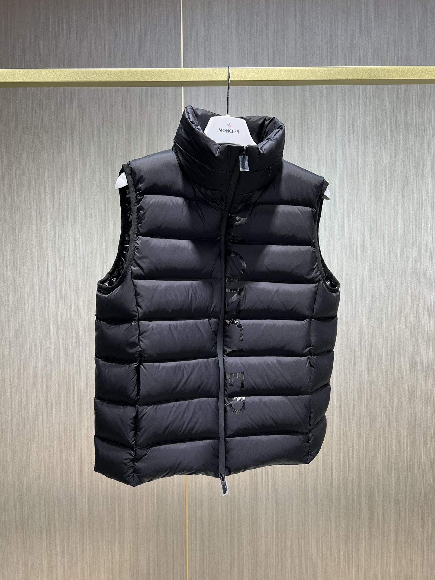 ÁO MONCLER WINTER BLACK AND WHITE DOWN JACKET NGẮN TAY